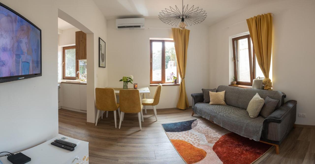 Linden House - A Lovely Apartment In Central Varna Exterior foto